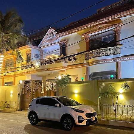 Hotel Seven 7 Karachi Bagian luar foto