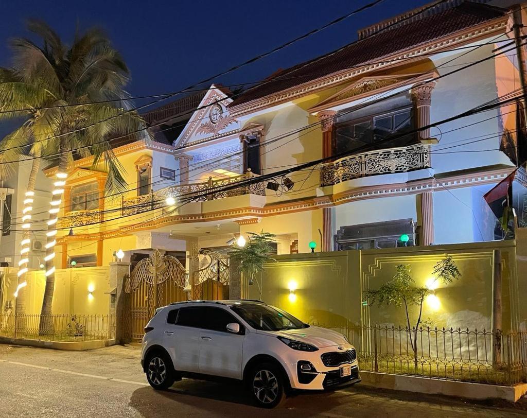 Hotel Seven 7 Karachi Bagian luar foto