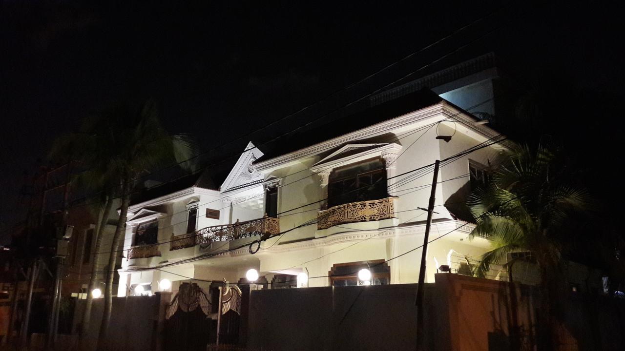 Hotel Seven 7 Karachi Bagian luar foto