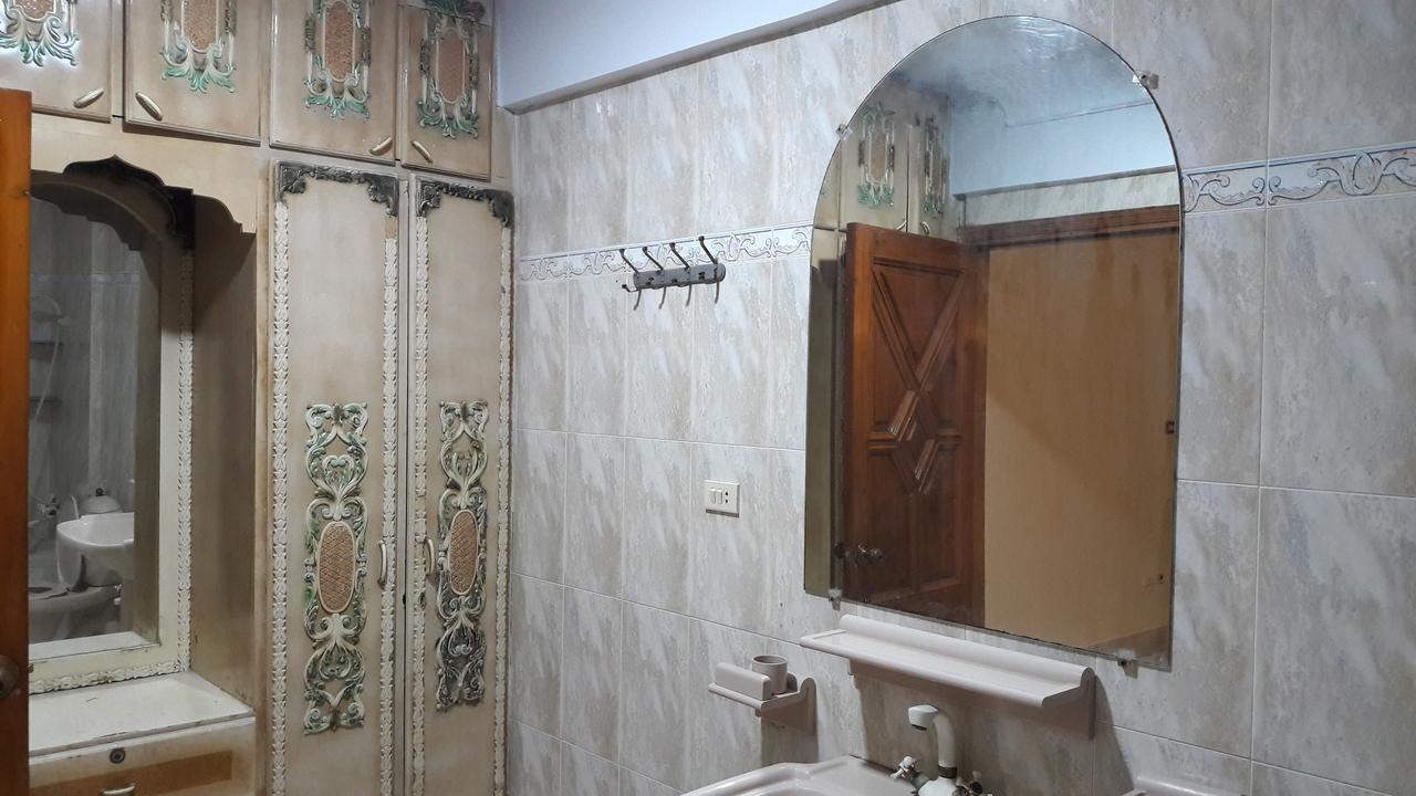 Hotel Seven 7 Karachi Bagian luar foto