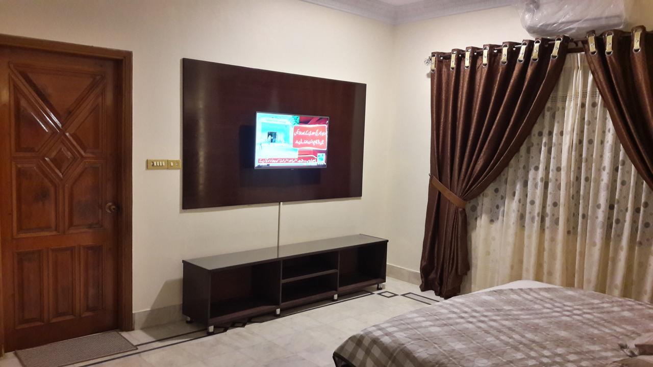 Hotel Seven 7 Karachi Bagian luar foto