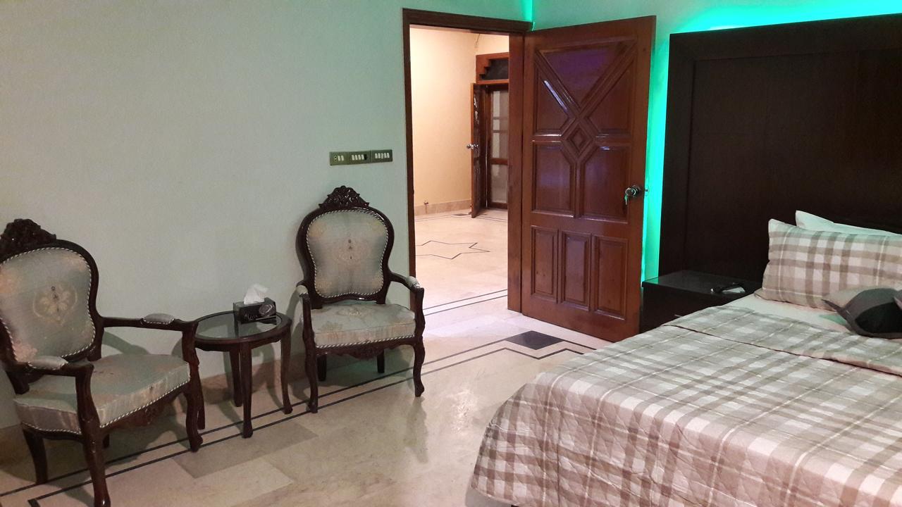 Hotel Seven 7 Karachi Bagian luar foto