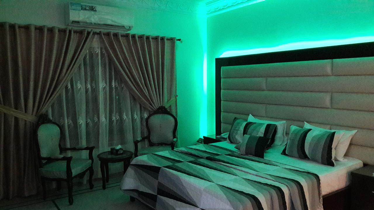 Hotel Seven 7 Karachi Bagian luar foto