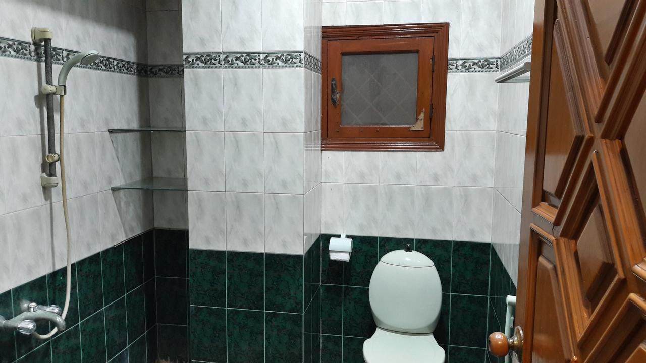 Hotel Seven 7 Karachi Bagian luar foto