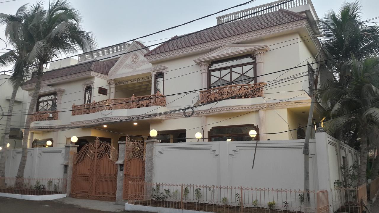 Hotel Seven 7 Karachi Bagian luar foto