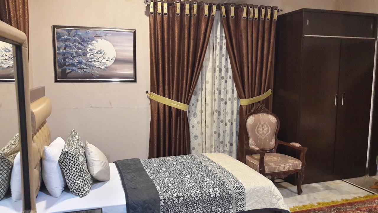 Hotel Seven 7 Karachi Bagian luar foto