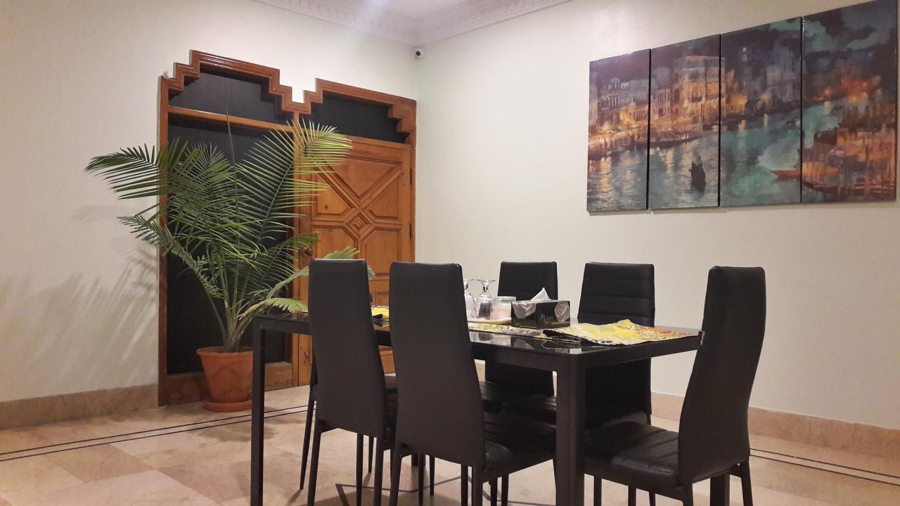 Hotel Seven 7 Karachi Bagian luar foto
