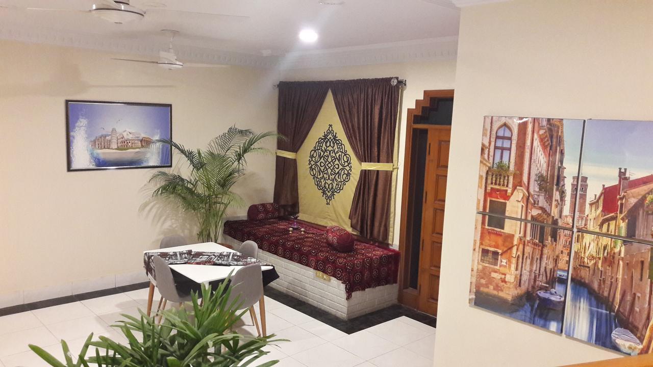 Hotel Seven 7 Karachi Bagian luar foto