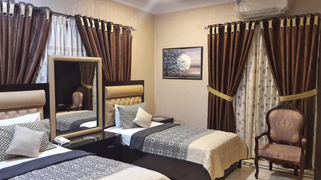 Hotel Seven 7 Karachi Bagian luar foto