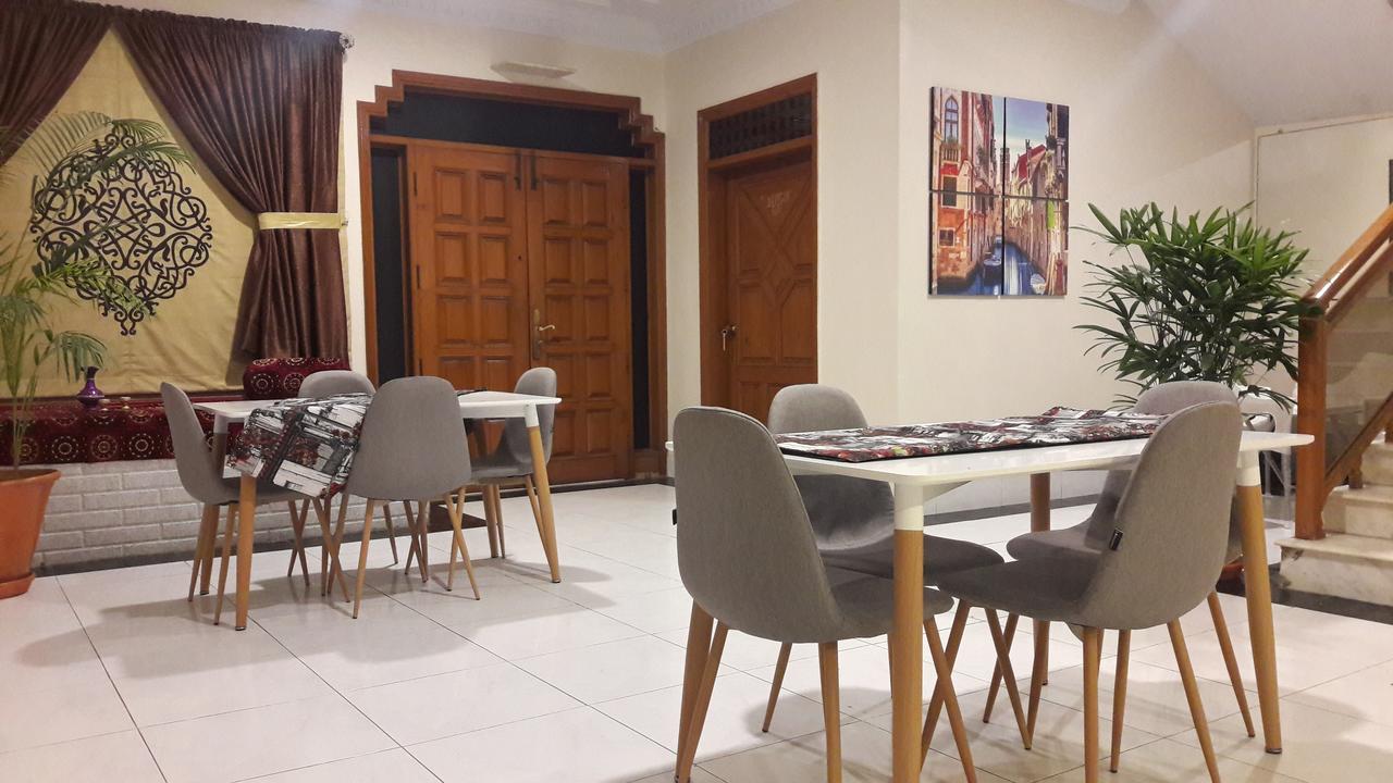 Hotel Seven 7 Karachi Bagian luar foto