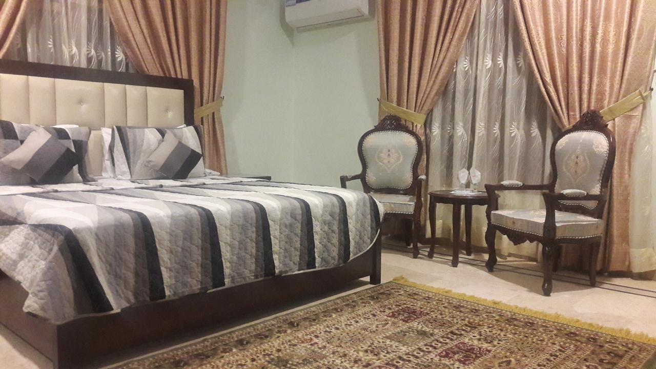 Hotel Seven 7 Karachi Bagian luar foto