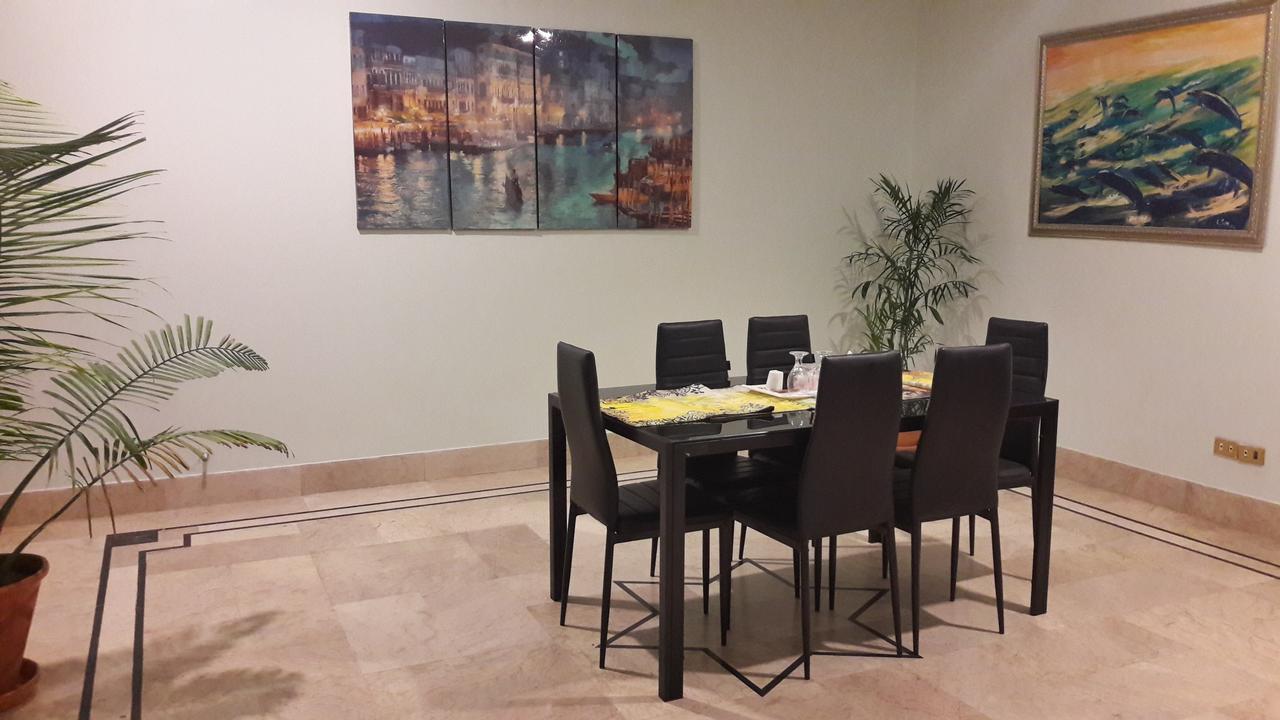Hotel Seven 7 Karachi Bagian luar foto