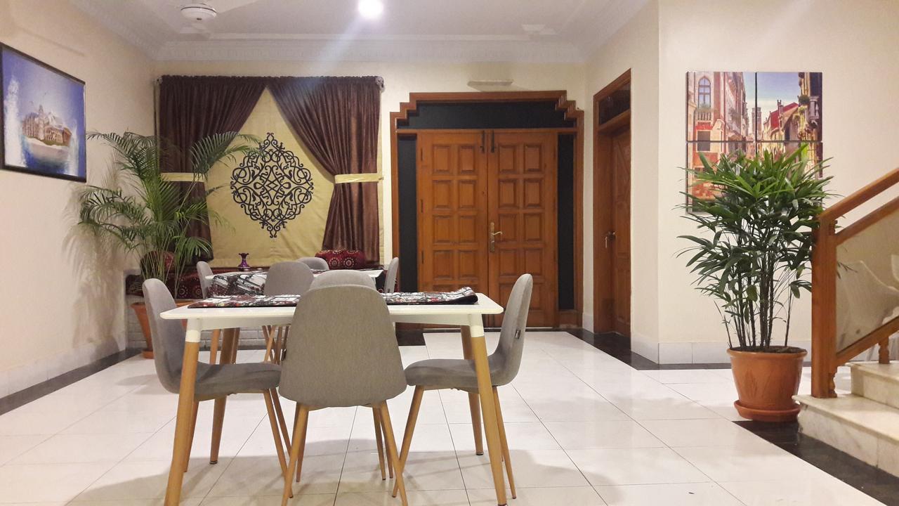 Hotel Seven 7 Karachi Bagian luar foto