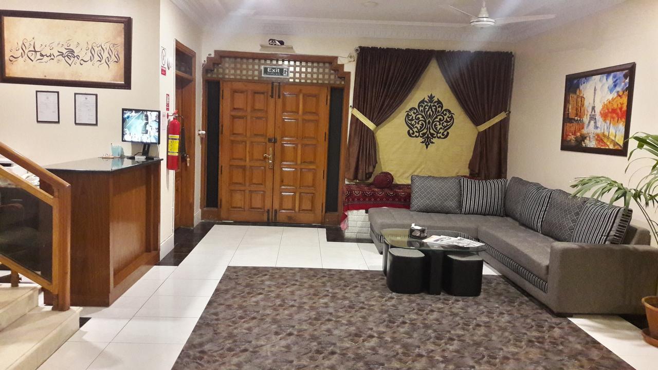 Hotel Seven 7 Karachi Bagian luar foto